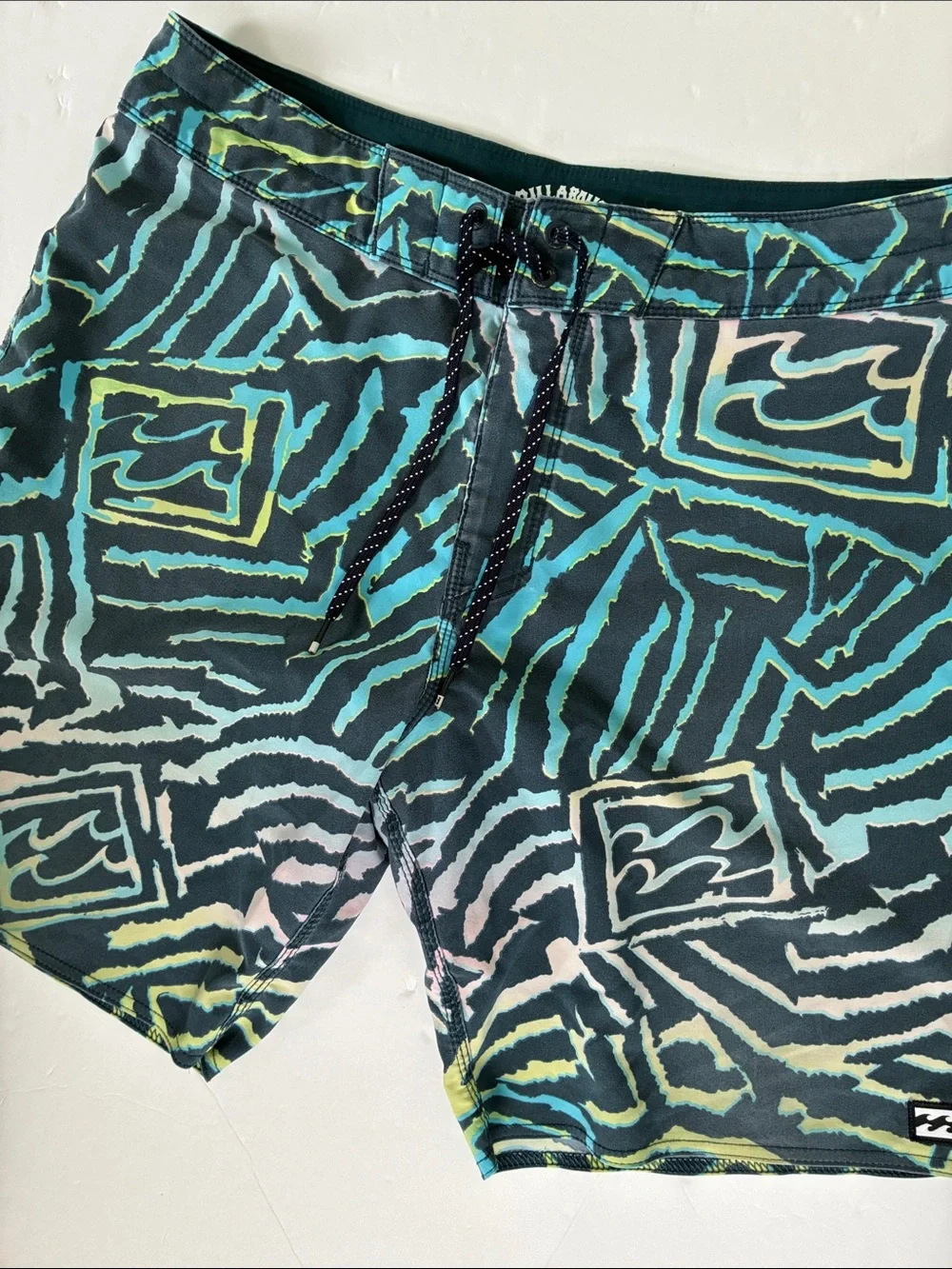 Billabong color bold